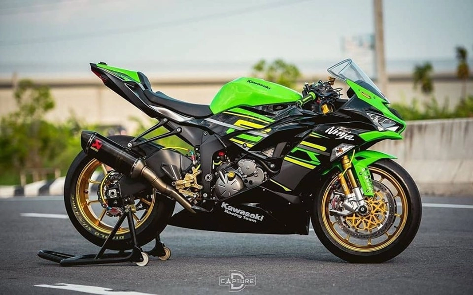 Kawasaki zx-6r độ hào nhoáng với phong cách superbike
