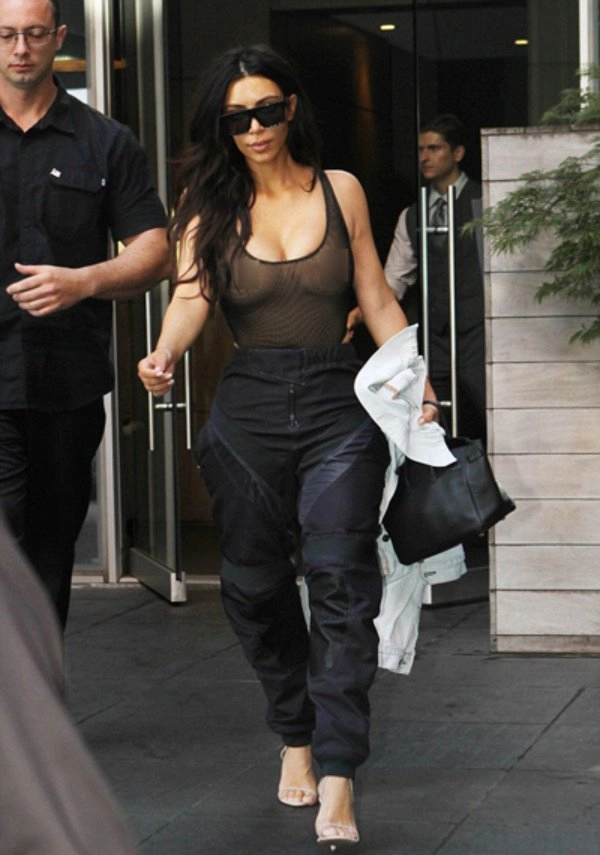 Khi hà hồ diện bodysuit đụng độ kim kardashian ai hơn ai