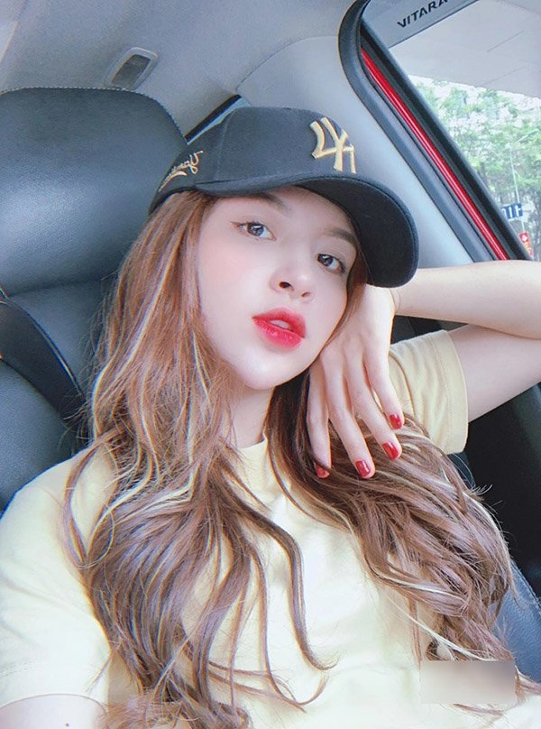 Không chỉ xinh đẹp vợ hotgirl của thánh chế nổi tiếng showbiz việt còn gây chú ý bởi điều này