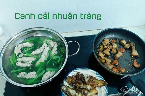 Không ngờ chủ nhân nồi canh cải nhuận tràng gây cười là anh chồng đảm việc bếp thích trêu vợ