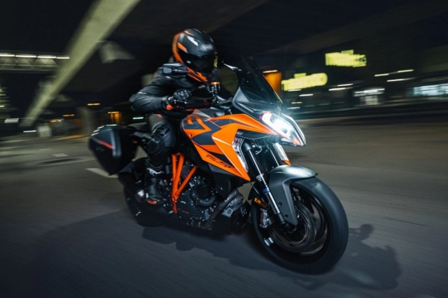 Ktm 1290 super duke gt 2022 trình làng nổi bật với nhiều cải tiến đáng giá