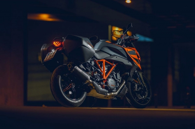 Ktm 1290 super duke gt 2022 trình làng nổi bật với nhiều cải tiến đáng giá