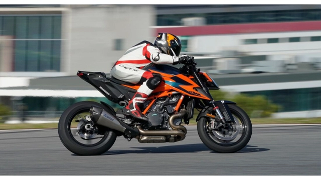 Ktm đang triệu hồi tất cả 1290 super duke r vì lỗi dây điện phía sau