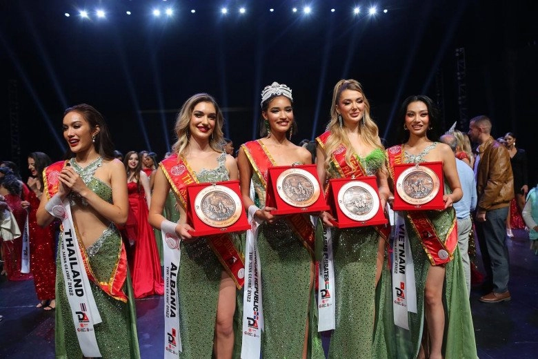 Lâm thu hồng ẵm giải á hậu 4 miss globe 2022 mất hành lý 7 ngày vẫn thắng đẫm giải thưởng