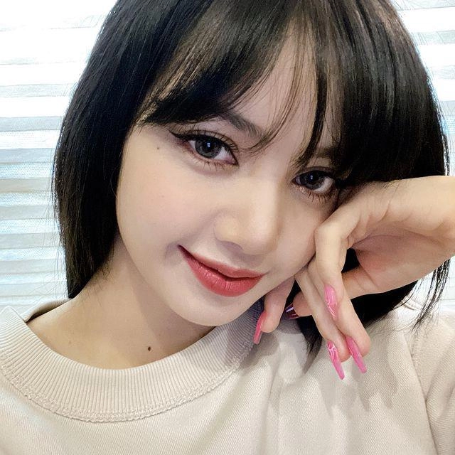 Lisa blackpink mũi to mặt tròn lẳn vẫn lọt top đẹp nhất thế giới nhờ vài mẹo vặt trang điểm