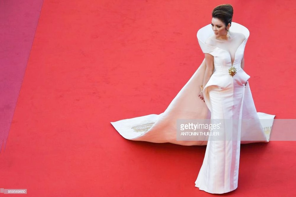 Lý nhã kỳ hóa nữ thần mặt trời trên thảm đỏ lhp cannes 2018