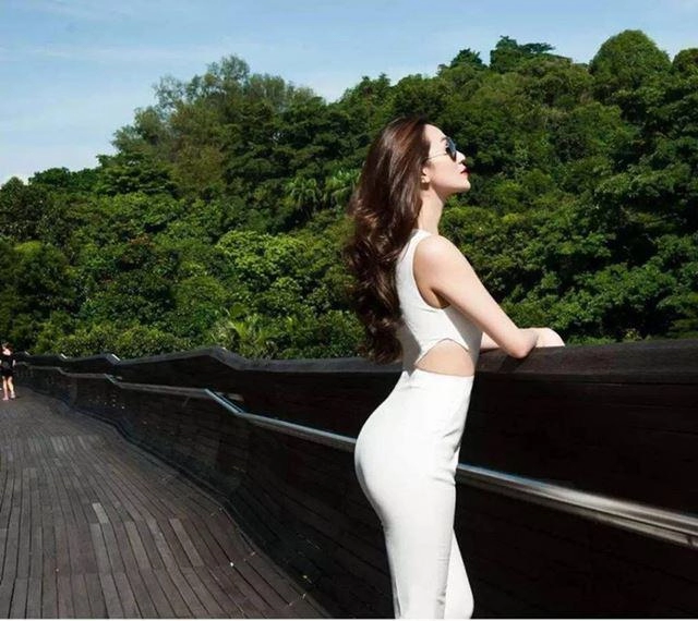 Mặc đồ thể thao tạo dáng chụp ảnh người tình tin đồn của trường giang lộ rõ khuyết điểm