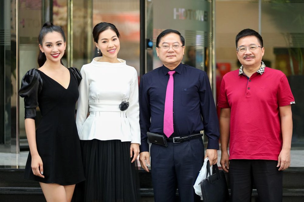 Mai phương thúy diện đồng hồ tiền tỷ tìm ra những thí sinh miss world việt nam đầu tiên