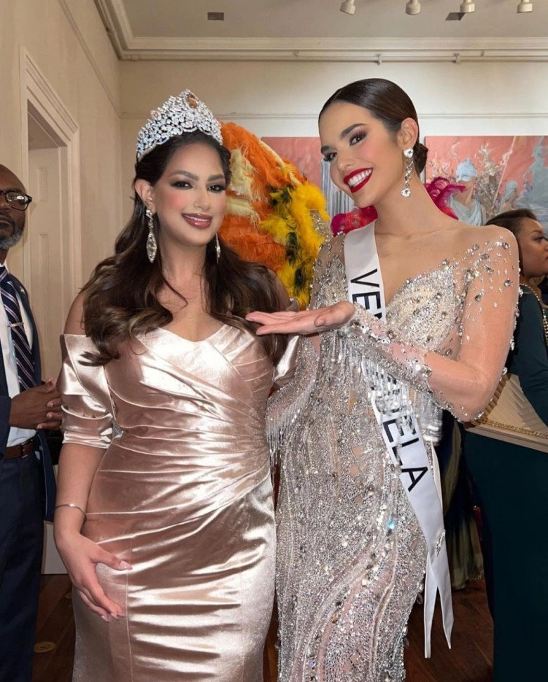 Miss universe 2021 nỗ lựcgiảm cân stylist lại liên tục dìm dáng fans việt đòi giải cứu nàng hậu