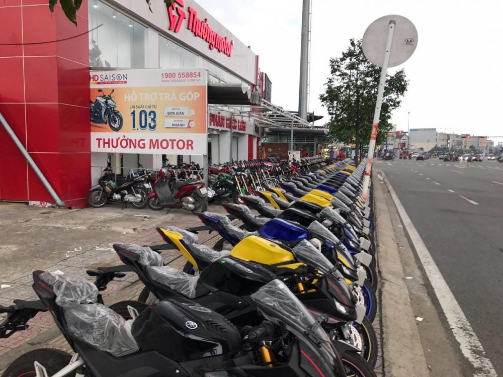 Mua yamaha r15 v3 tặng voucher 5tr cùng giá cực sốc chỉ còn 77 triệu đồng