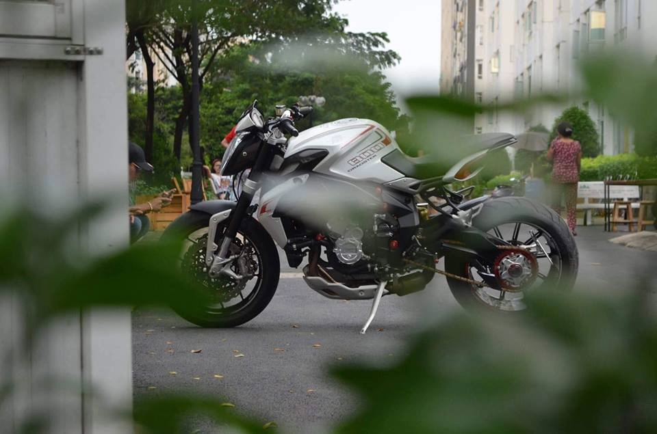 Mv agusta dragster 800 cô gái đến từ ý khoe dáng nóng bỏng trên đất việt