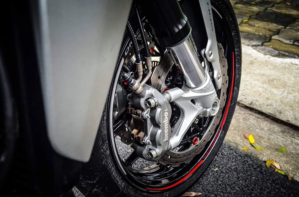 Mv agusta dragster 800 cô gái đến từ ý khoe dáng nóng bỏng trên đất việt