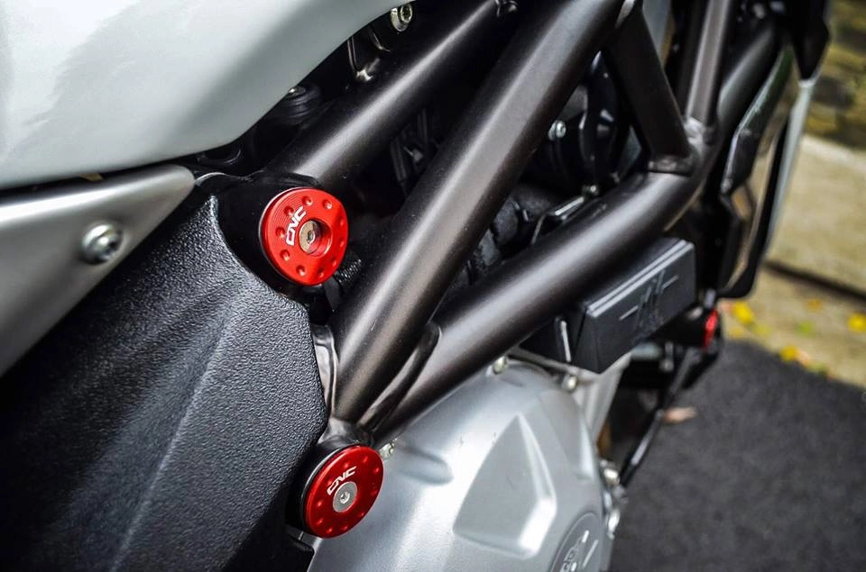 Mv agusta dragster 800 cô gái đến từ ý khoe dáng nóng bỏng trên đất việt