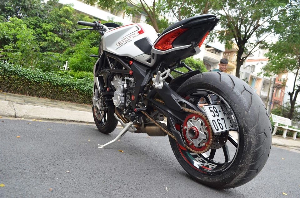 Mv agusta dragster 800 cô gái đến từ ý khoe dáng nóng bỏng trên đất việt