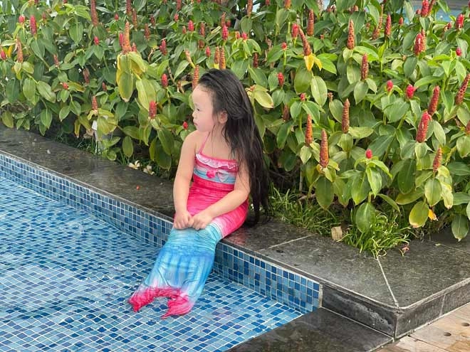 Mỹ nữ việt siêu vòng 3 đi bơi cùng con gáiai cũng chú ý vì vóc dáng nóng bỏng