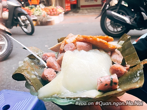 Ngày trở gió chiều đói bụng đi ăn ngay hàng bánh giò nóng hổi đầy ắp giò chả ở hà nội