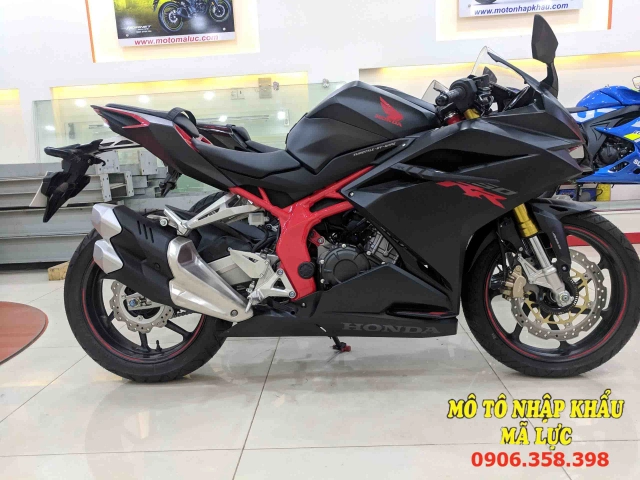 Ngoại hình honda cbr250rr và r15 v3 khi đứng cạnh nhau