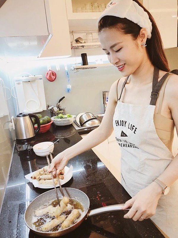 Nhà celeb phòng bếp của tăng thanh hà đông nhi và dàn sao việt gọn gàng sang trọng thấy mê