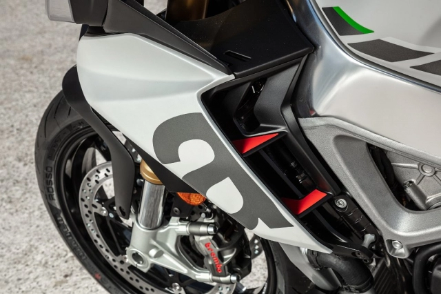 Những cải tiến trên aprilia tuono v4 factory 2022