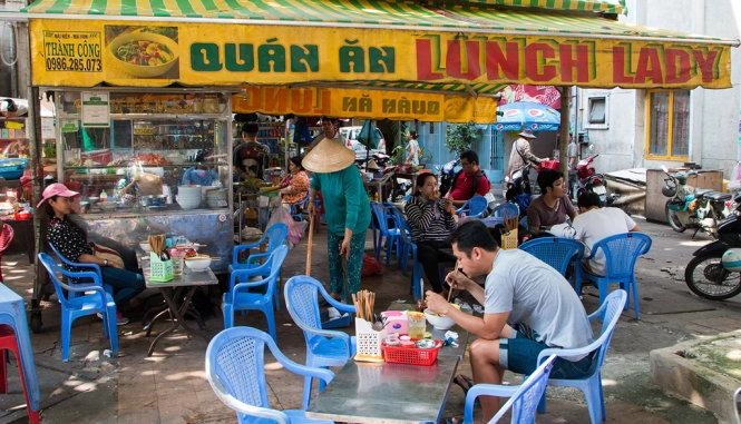 Những quán ăn việt ghi dấu chân anthony bourdain người đầu bếp đưa ẩm thực việt ra thế giới