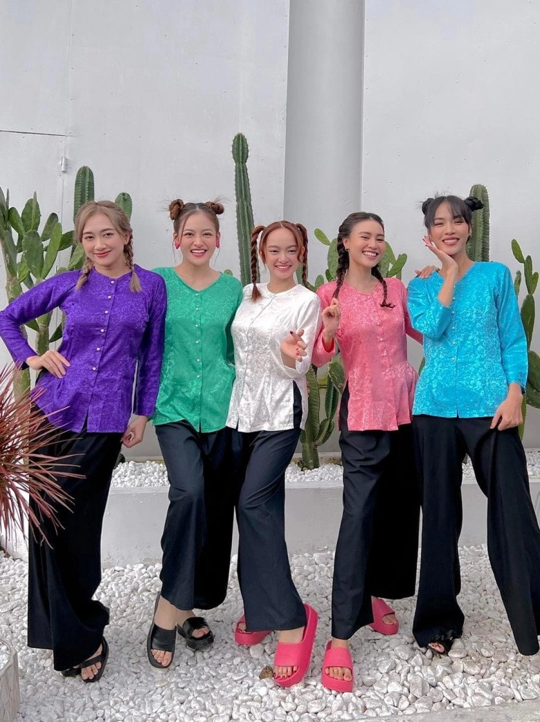 Ninh dương lan ngọc thành lập ban nhạc 5 cô gái diện áo bà ba nổi nhất ngày 2010