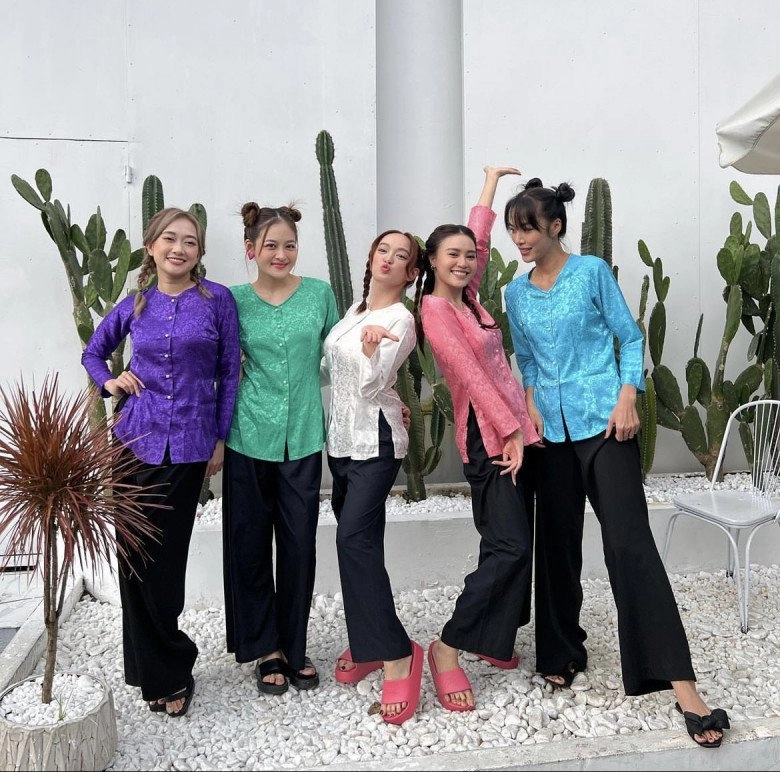 Ninh dương lan ngọc thành lập ban nhạc 5 cô gái diện áo bà ba nổi nhất ngày 2010