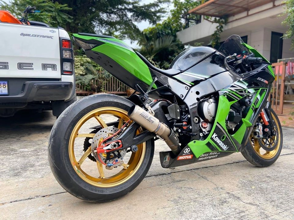 Ninja zx-10r cực chất trong bản độ toàn diện trên đất thái