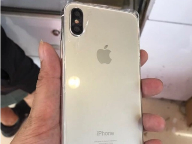 Nóng iphone 8 vừa về việt nam giá gần 230 triệu đồng