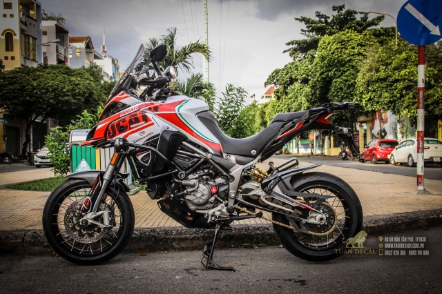 Nvx khoe dáng cùng pkl của nhà ducati