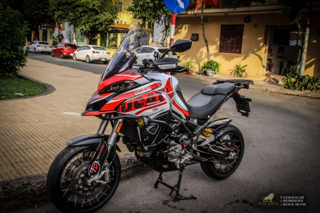 Nvx khoe dáng cùng pkl của nhà ducati