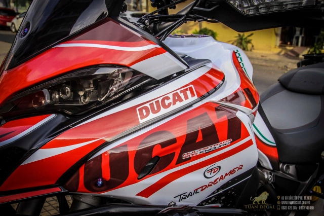 Nvx khoe dáng cùng pkl của nhà ducati