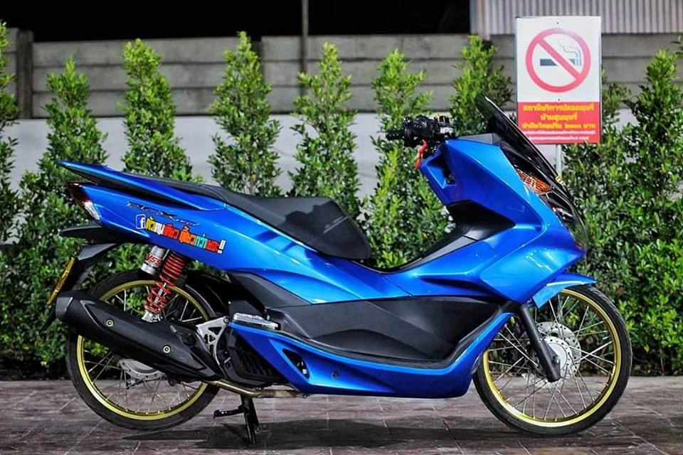 Pcx 150 độ mang ánh mắt hung tợn dưới màn đêm của biker nước bạn