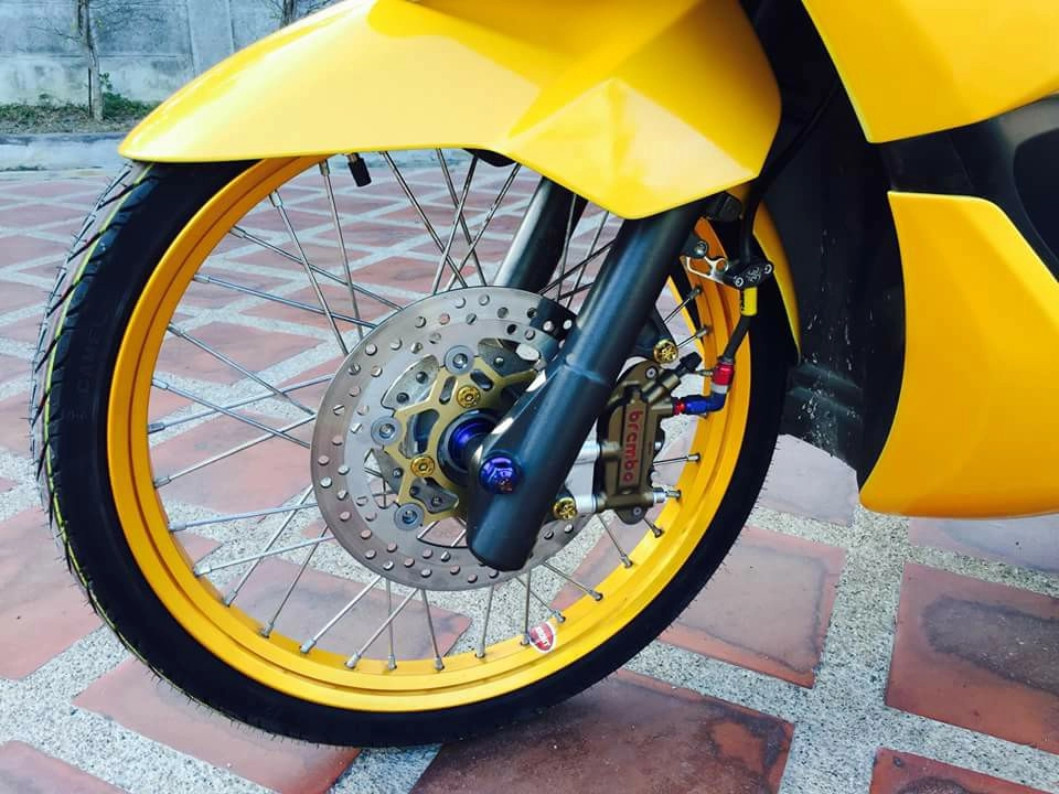 Pcx 150 độ tone vàng chói lóa của biker xứ sở chùa vàng