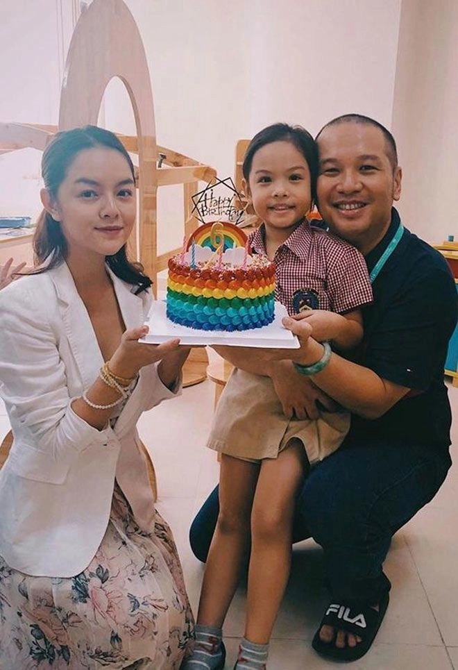 Phạm quỳnh anh quang huylàm sinh nhật cho con sau 3 năm ly hôn cùng chụp ảnh gia đình