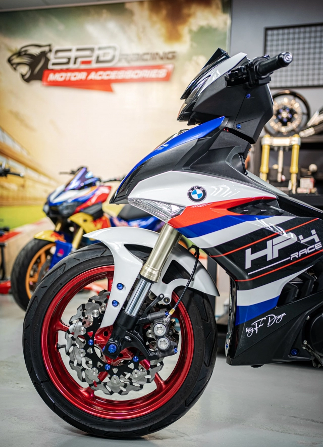 Phiên bản ex 150 độ được lai tạo giữa yamaha r1 và bmw s1000rr