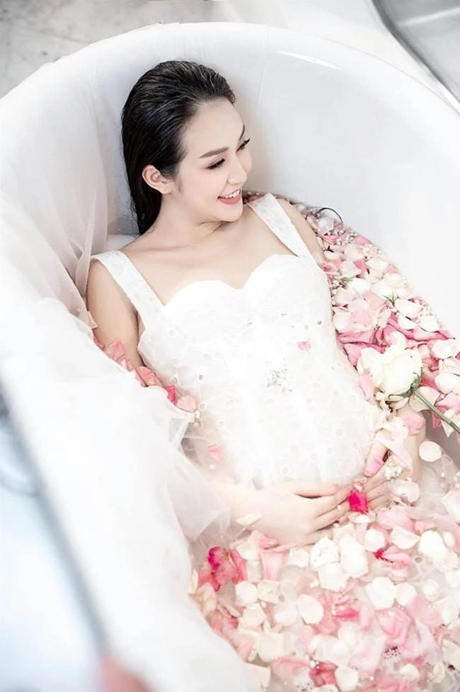 Phong cách bà bầu quyến rũ hơn cả lúc gái son của lan khuê hương baby