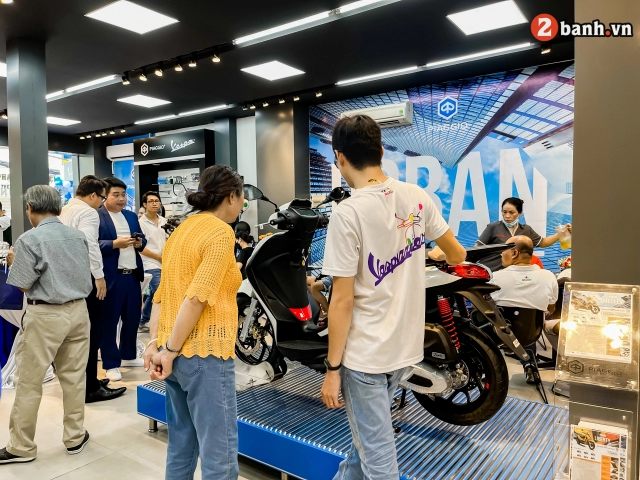 Piaggio topcom cmt8 ra mắt với nhận diện thương hiệu mới motoplex