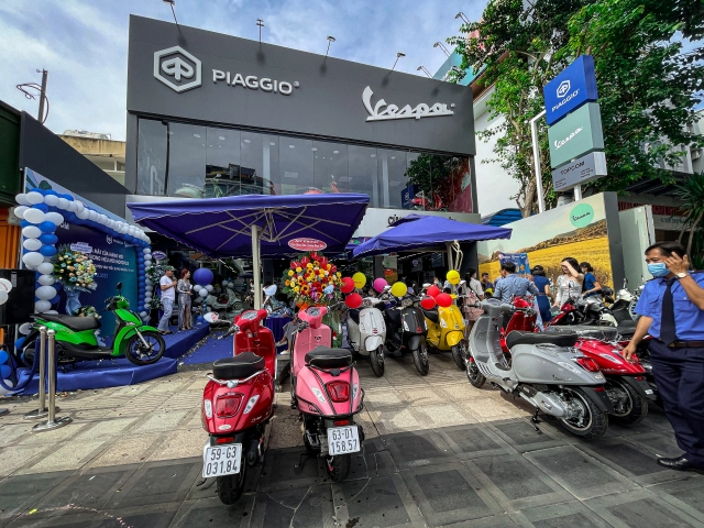 Piaggio topcom nguyễn văn trỗi lột xác với nhận diện thương hiệu mới motoplex