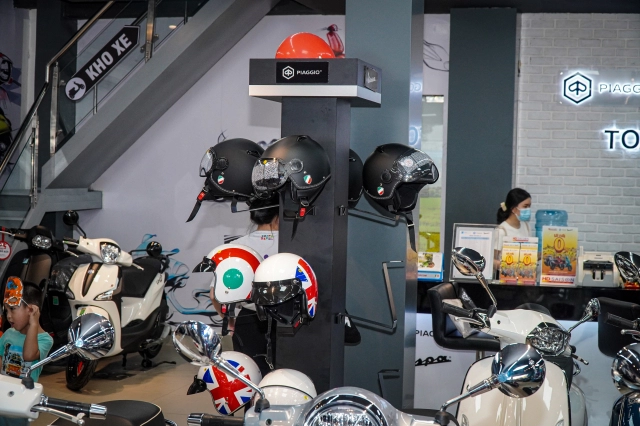 Piaggio topcom nguyễn văn trỗi lột xác với nhận diện thương hiệu mới motoplex