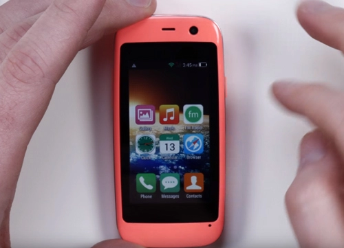 Ra mắt chiếc smartphone android nhỏ nhất thế giới