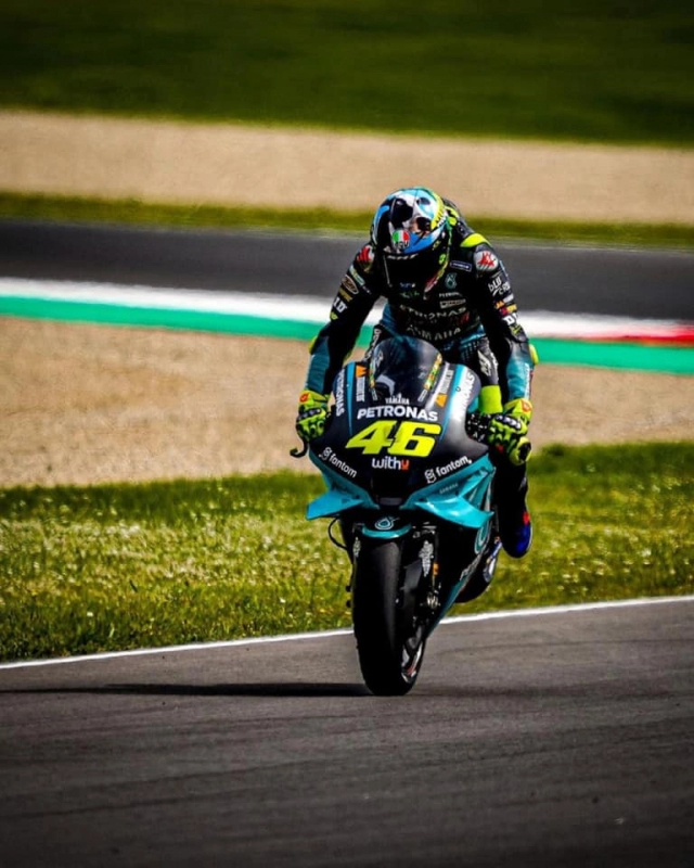 Ra mắt phiên bản mũ bảo hiểm độc quyền dành cho valentino rossi 2021