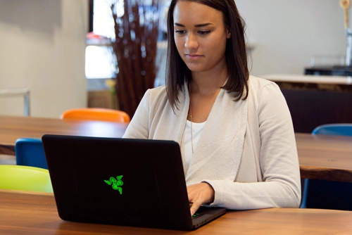 Razer blade 2015 chiến cơ số 1 cho game thủ