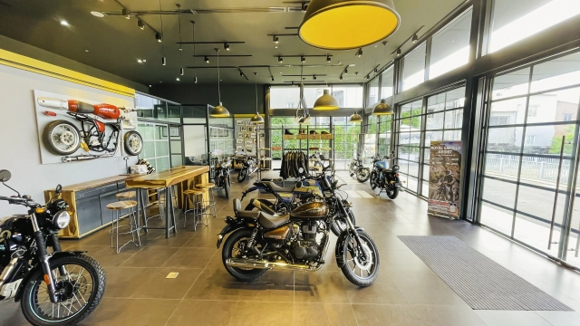 Royal enfield khai trương showroom mới trình làng 3 dòng xe hoàn toàn mới