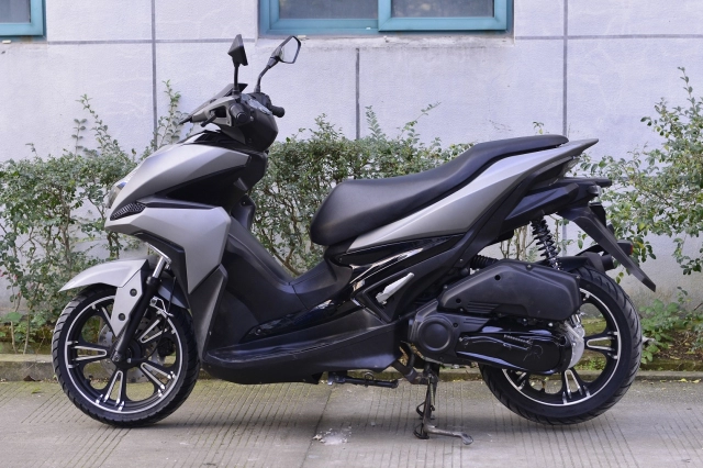 Rusi rapid - kẻ đạo nhái kiểu dáng của yamaha nvx