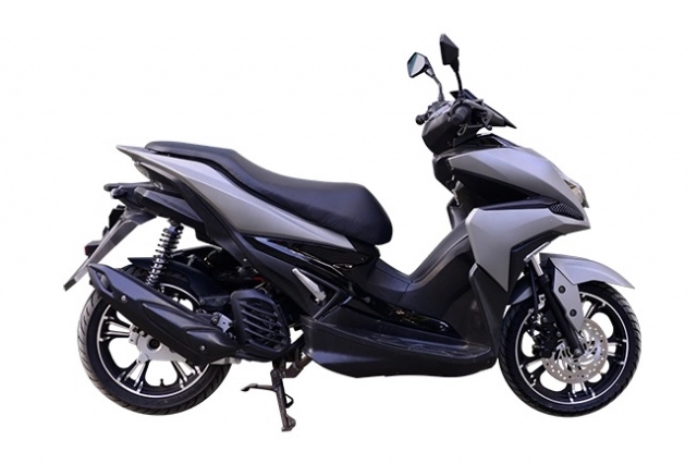 Rusi rapid - kẻ đạo nhái kiểu dáng của yamaha nvx