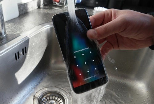 Samsung galaxy note 6 có khả năng chống bụi nước
