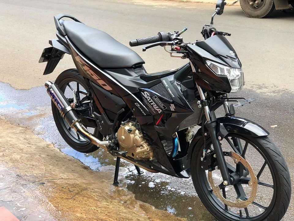 Satria 150 full black dọn đầy chất chơi với loạt trang bị hơn 40 củ