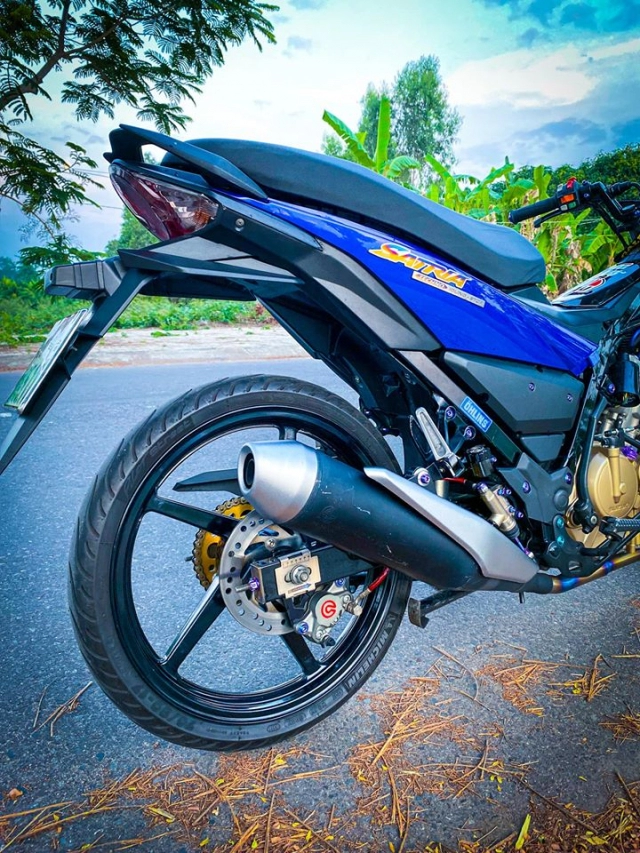 Satria 150 với những thay đổi nơi dàn chân làm người xem bất ngờ