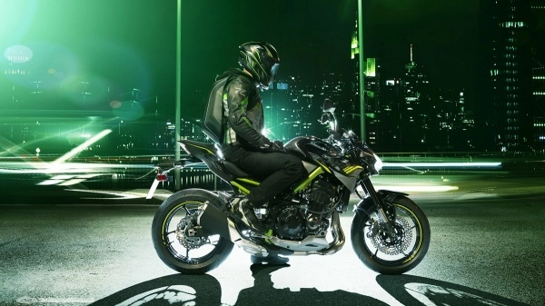 So sánh yamaha mt-09 vs kawasaki z900 2020