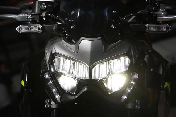 So sánh yamaha mt-09 vs kawasaki z900 2020